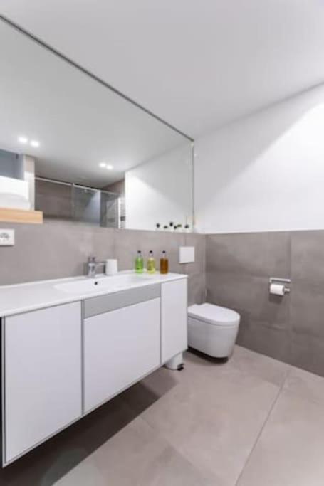 Wonderful Two Bedroom Apartment At Limpertsberg With Parking, Near Tram لوكسمبورغ المظهر الخارجي الصورة